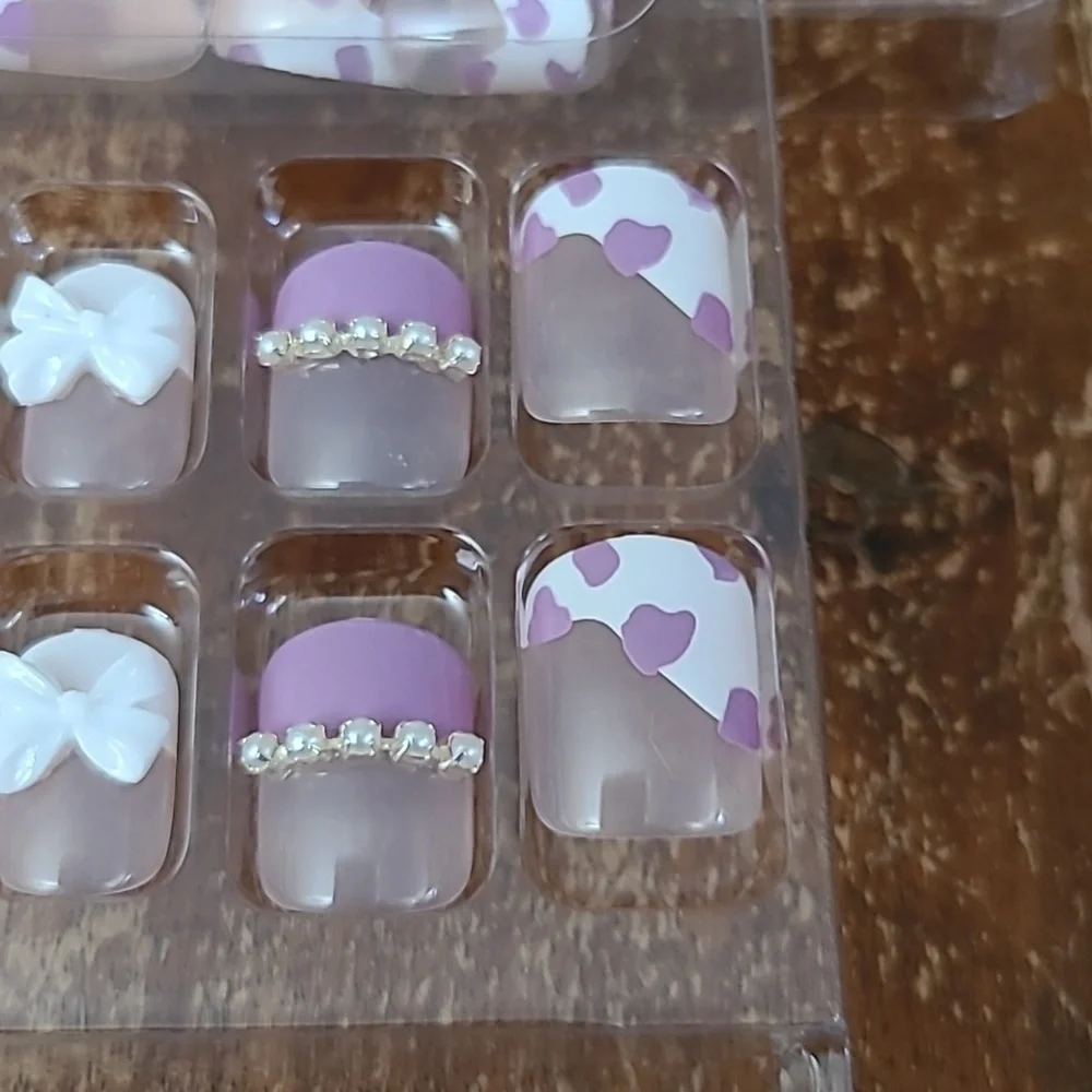 2/$16 Pearls & Bows Press on Nails